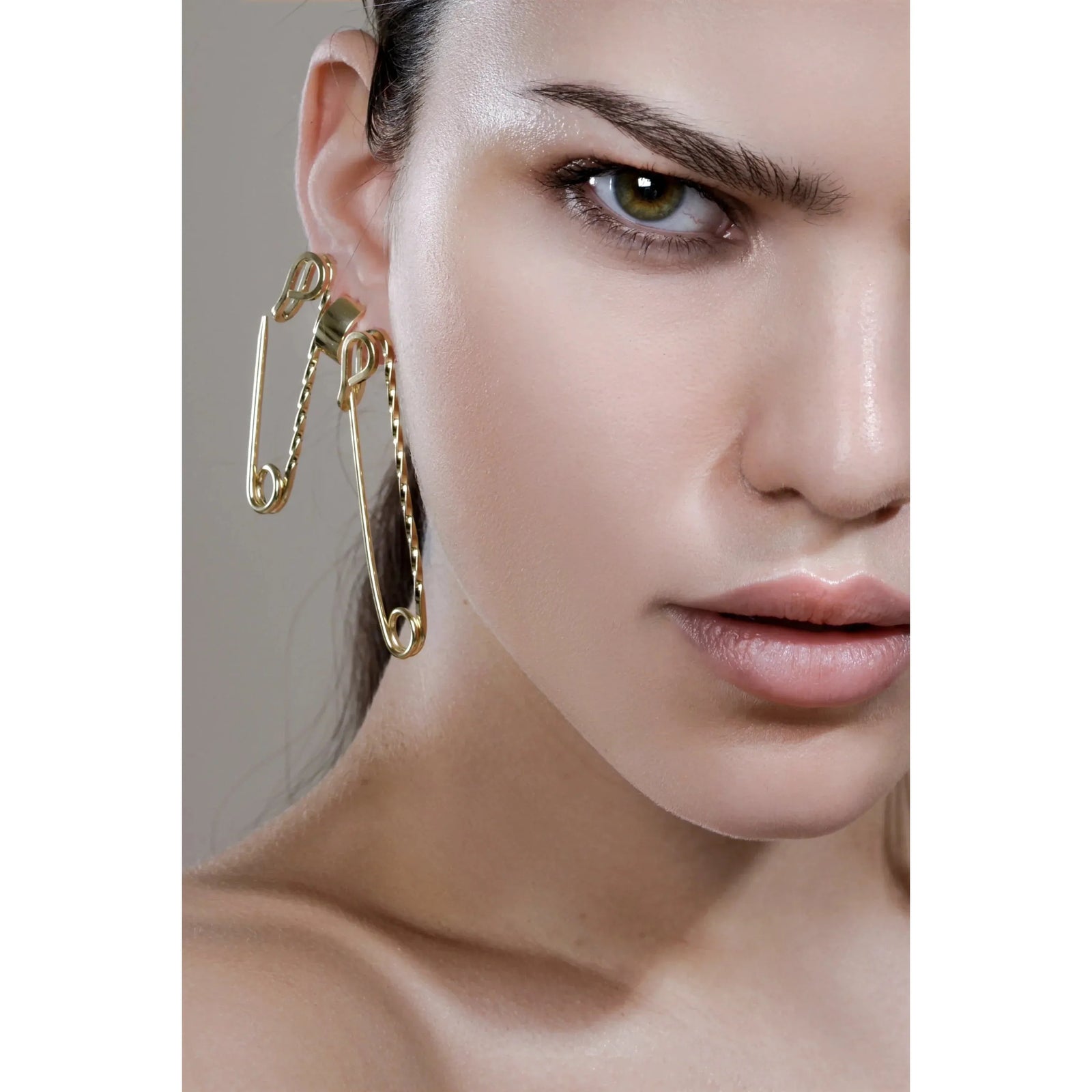 Medium twisted safety pin earrings in 14k yellow gold rhodium finish