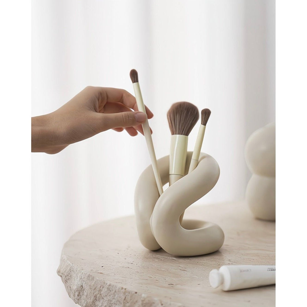 Nordic Style Ceramic Foundation Brushes Holders by INSPECIAL HOME